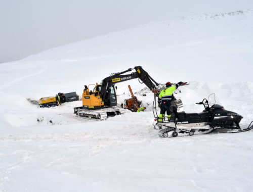 duci-norge-excavator-and-snow-mobile